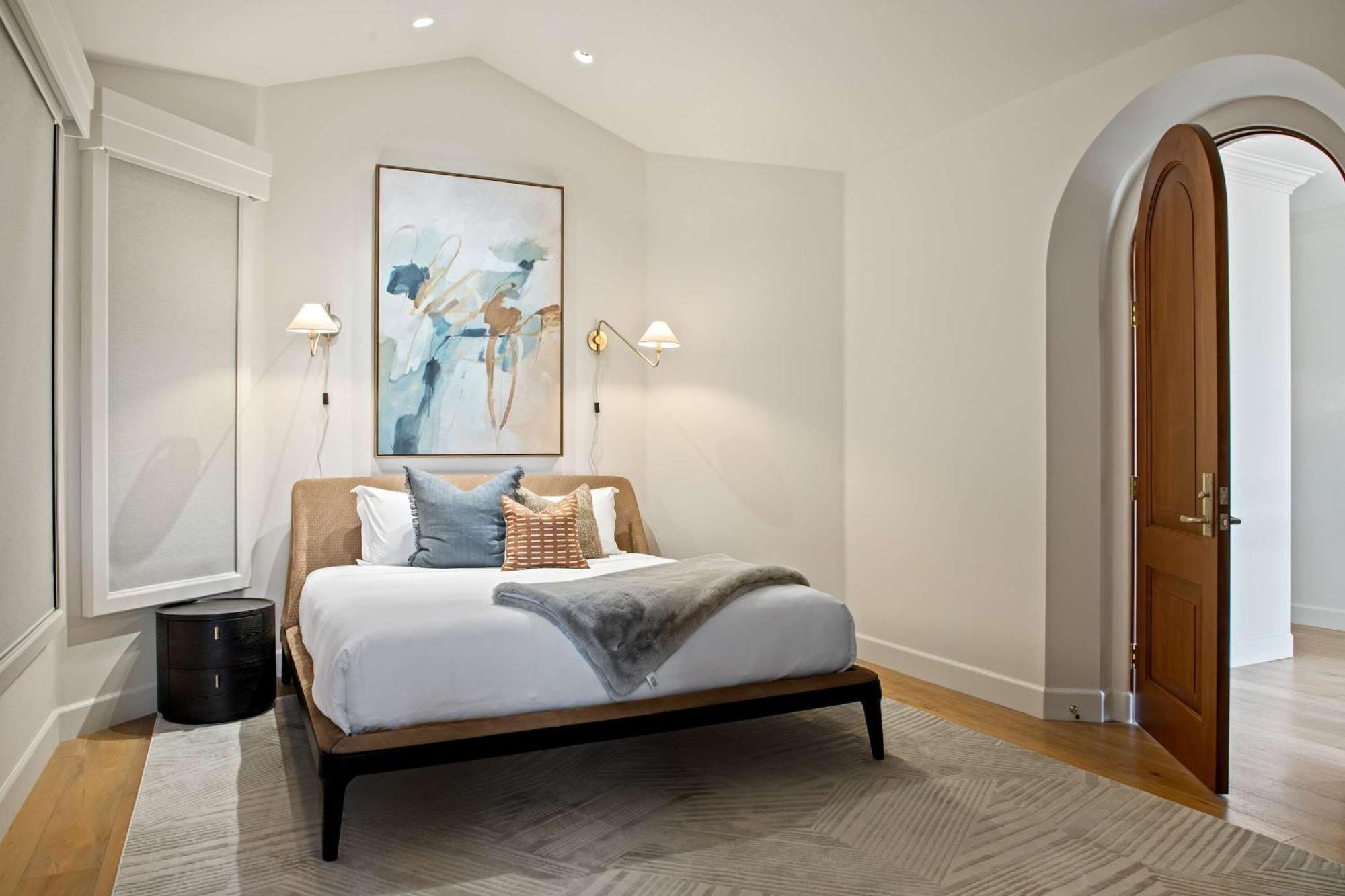 3br La Jolla Village Walk To